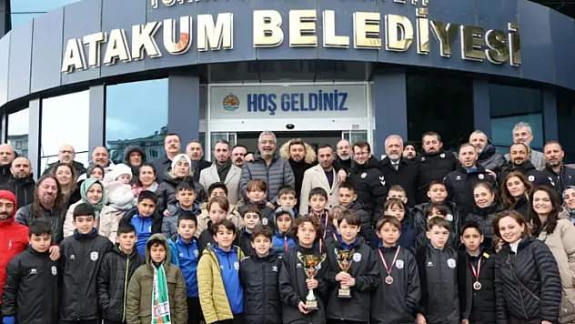 Atakum Belediyespor U11 Takımı İzmir'de Şampiyon Oldu