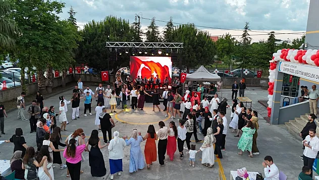 Atakum'da engel tanımayan mezuniyet: 12 özel öğrenci kep attı!