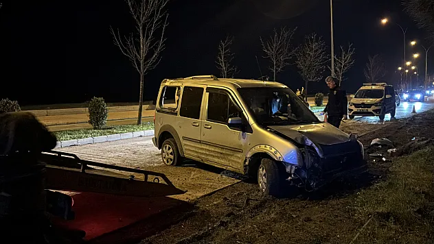 Atakum'da hafif ticari araç devrildi: 4 yaralı