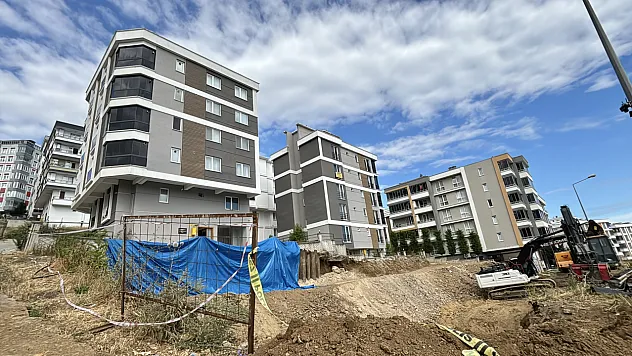 Atakum'da inşaat kazısı paniği: 5 katlı bina tahliye edildi