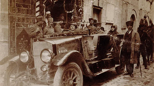 Atatürk'ün Az Bilinen 350 Fotoğrafı Gün Yüzüne Çıktı