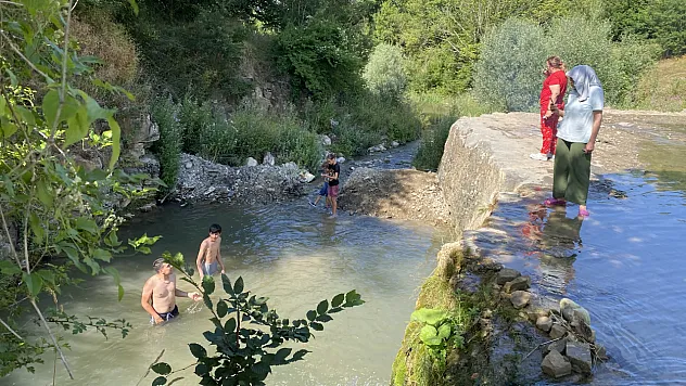 Atayurt Şelalesi ziyaretçilerin ilgi odağı oldu