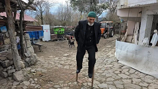 'Ayakcak' ile mahalleyi geziyor!