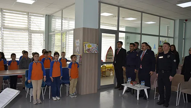Ayvacık'ta 'Kütüphane Haftası' coşkusu: Öğrencilerden 'Duygu Ağacı' etkinliği