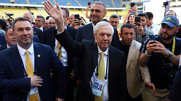 Aziz Yıldırım 'Ben ve arkadaşlarım bu borcu ödemeye geliyoruz'