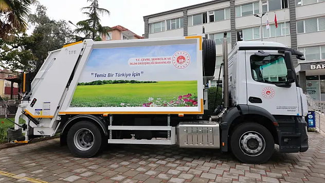 Bafra Belediyesi araç filosuna yeni çöp kamyonu