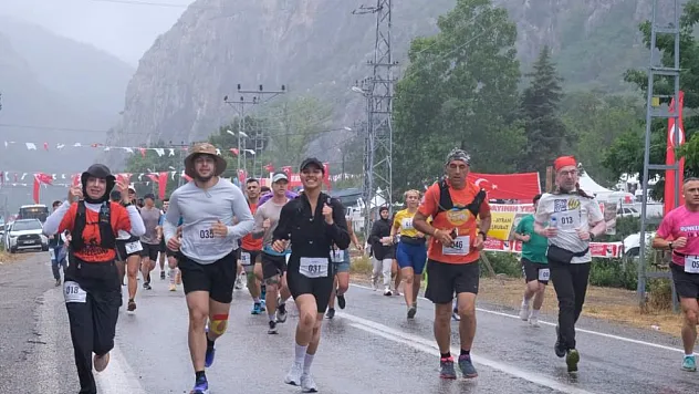 Bafra'da 21 kilometrelik dağ koşusunda nefes kesen mücadele
