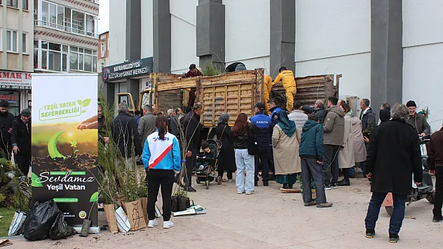 Bafra'da 23 bin 900 fidan vatandaşlara dağıtıldı