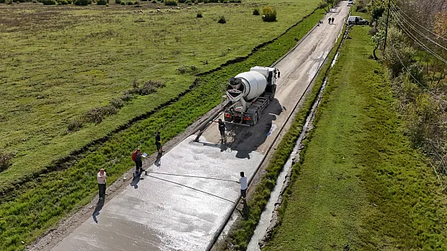 Bafra'da beton yol seferberliği devam ediyor