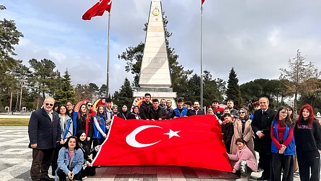 Bafra'da gençlerden anlamlı ziyaret: Ecdadı unutmadık