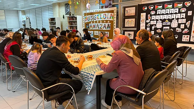 Bafra'da gönüllü gençler iftar sofrasında buluştu