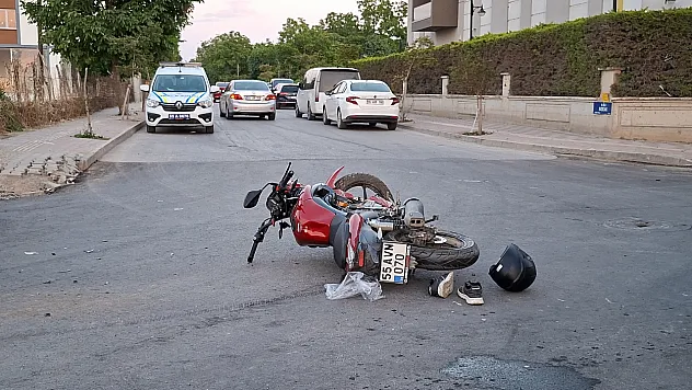 Bafra'da hafif ticari araç ile motosiklet çarpıştı: 2 yaralı