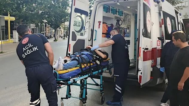 Bafra'da Kavşakta Motosiklet ile Otomobil Çarpıştı: 1 Yaralı