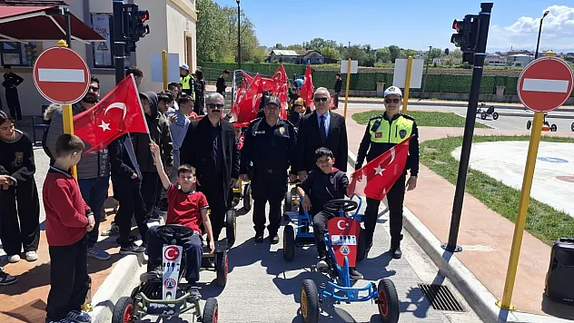 Bafra'da miniklere trafik eğitimi