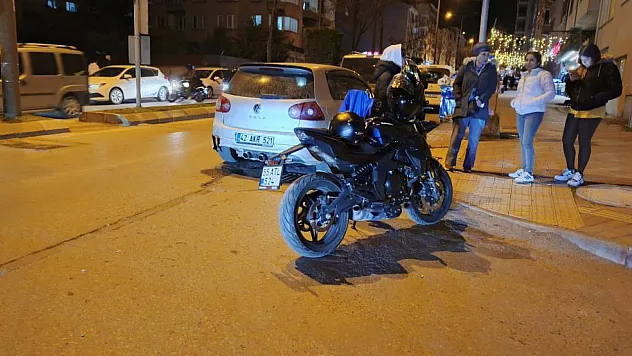 Bafra'da motosiklet otomobile çarptı! 1 yaralı