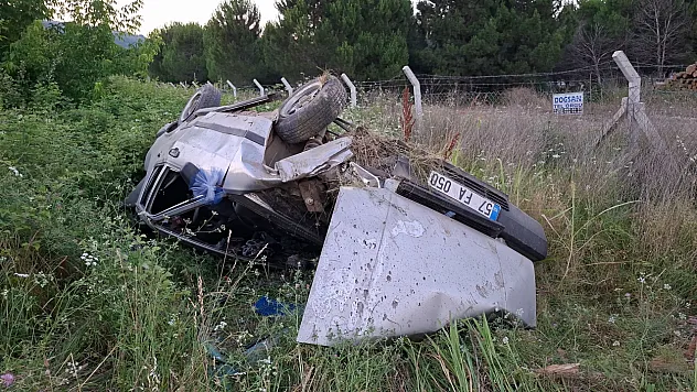 Bafra'da Otomobil Şarampole Devrildi: 3 Yaralı