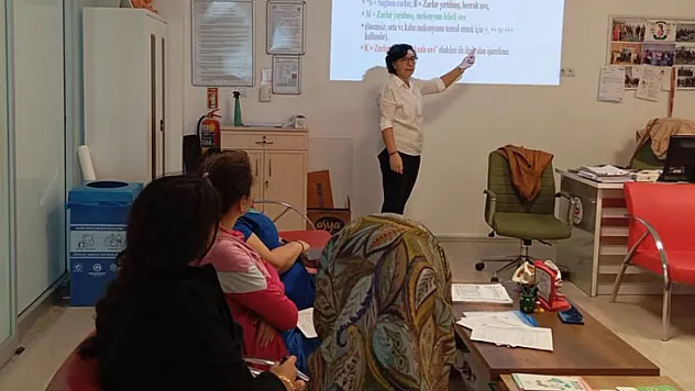 Bafra Devlet Hastanesinde ebelere yönelik 'Partograf Eğitimi' düzenlendi