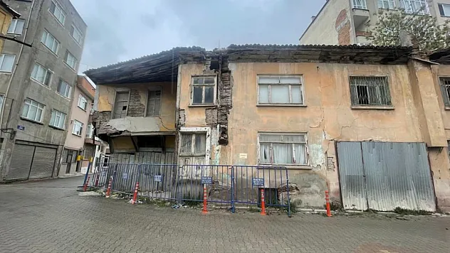 Bafra'nın Göbeğinde Tarihi Tehlike: Okul Yolunda Facia Geliyorum Diyor!