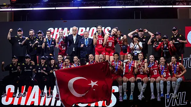 Bakan Bak'tan Milletler Ligi şampiyonu Filenin Sultanları'na tebrik