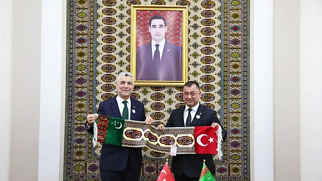 Bakan Bolat Türkmenistan'da