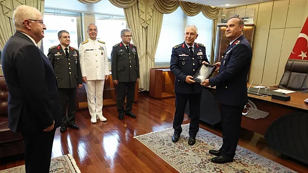 Bakan Güler, Hava Kuvvetleri Komutanlığında devir teslim törenine katıldı
