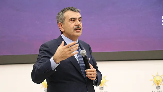Bakan Tekin 23 yıl önce öğretmenlerin yazdığı mektupları paylaştı