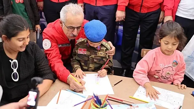 Bakan Uraloğlu'ndan TEKNOFEST Güneydoğu'da Şanlıurfa GAP Havalimanı'na yeni terminal müjdesi