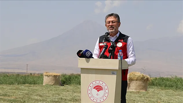 Bakan Yumaklı, ilk hayvan teslim törenine katıldı