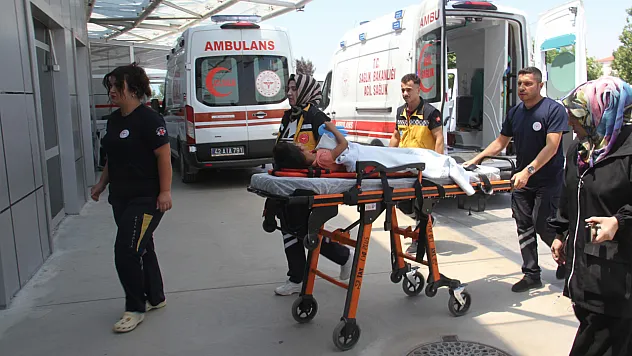Balkondan düşen çocuk hastaneye kaldırıldı