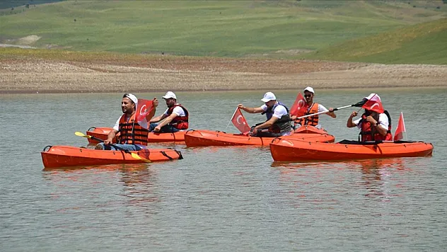 Baraj gölünde kano etkinliği