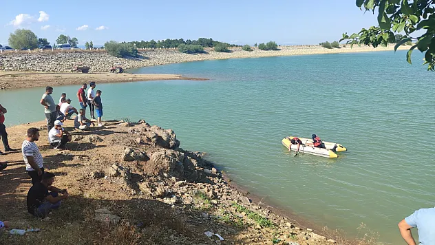 Baraj gölüne giren 2 genç boğuldu