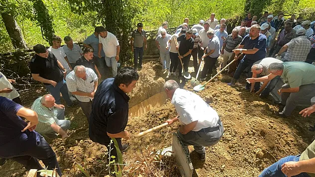 Bartın'da derede ölü bulunan adam defnedildi