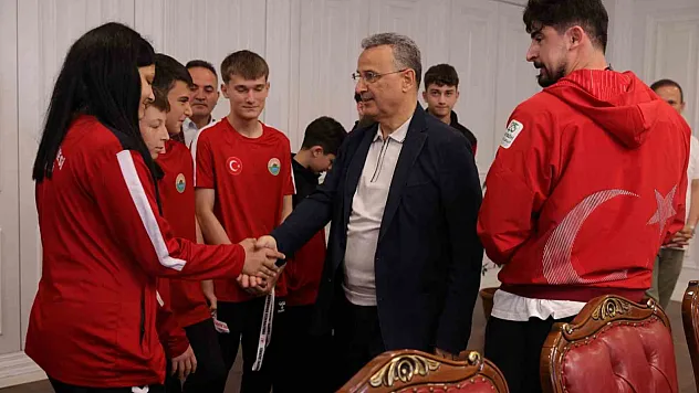 Başarılı sporcudan Başkan Kurnaz'a ziyaret