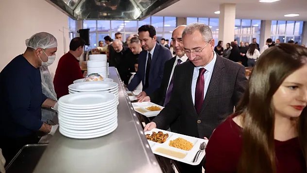 Başkan Dündar gençlerle iftarda