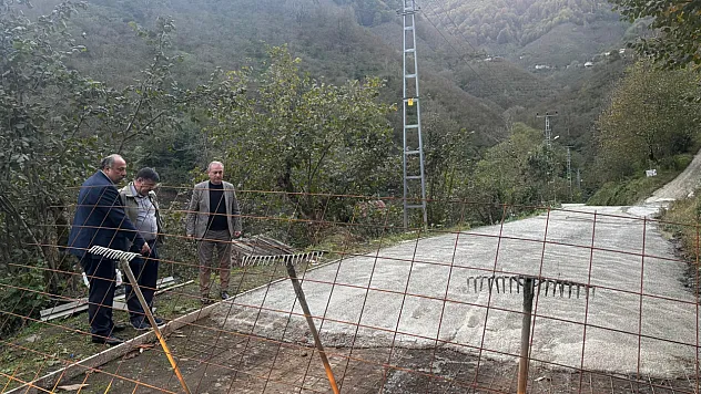 Başkan Karaca, beton yol çalışmalarını inceledi
