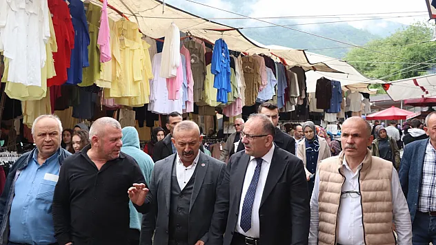 Başkan Şencan'dan Kurban Bayramı öncesi pazar ziyareti