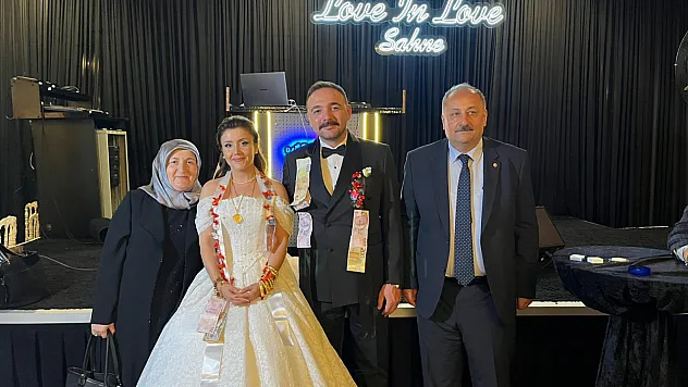 BAŞKANIN MUTLU GÜNÜ… KIZINI EVLENDİRDİ