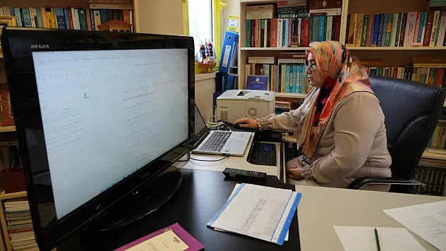 Başörtü engeline rağmen vazgeçmedi yüksek lisans mezunu oldu