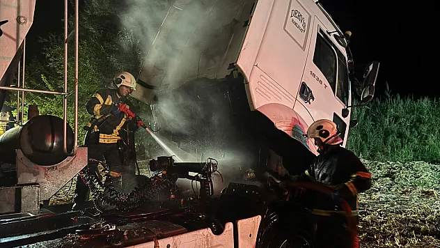 Batman'da park halindeki tır alevlere teslim oldu