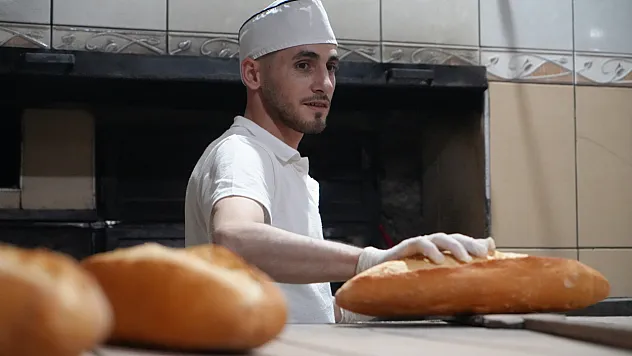 Bayburt'un soğuğu meslek öğretti: 24 yaşında 45 çeşit ekmek üretiyor