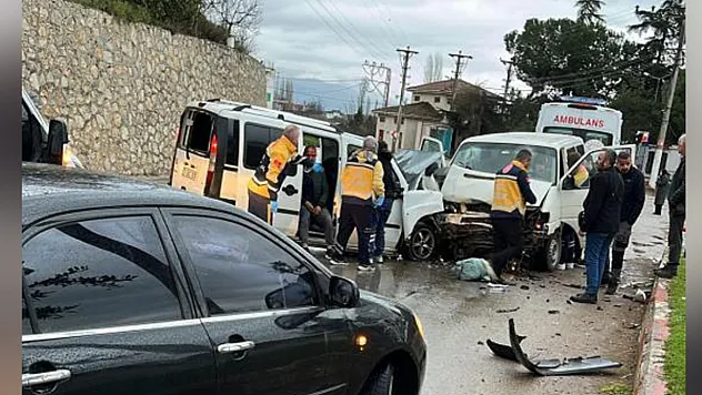 Bayram arifesinde feci kaza: 7 kişi yaralandı