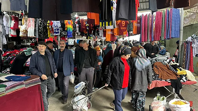 Bayram bereketi çarşıya yansıdı