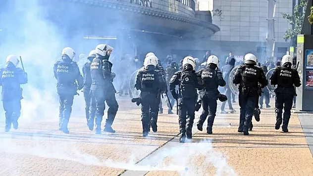 Belçika'da eğitim protestoları şiddet olaylarına dönüştü: Sokaklar savaş alanına döndü