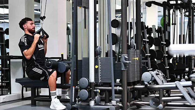 Beşiktaş, günün ikinci idmanında salonda çalıştı
