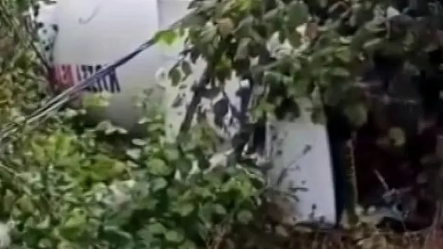 Beton mikseri fındık tarlasına devrildi