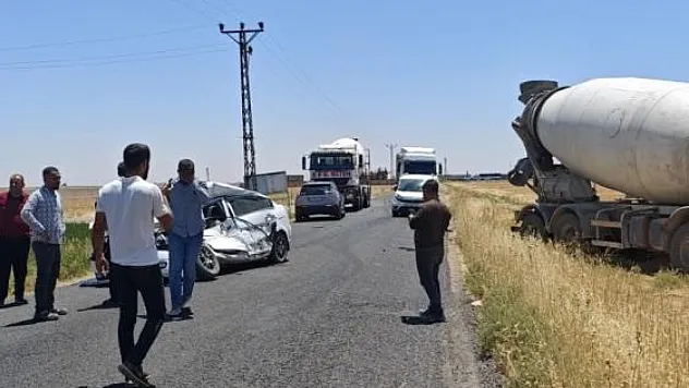 Beton mikseri ile otomobil çapıştı: 2 ölü, 1 yaralı