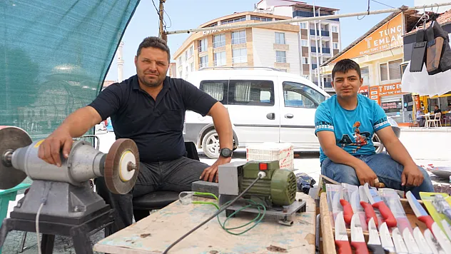 Bıçak bileme ustalarının yoğun mesaisi başladı
