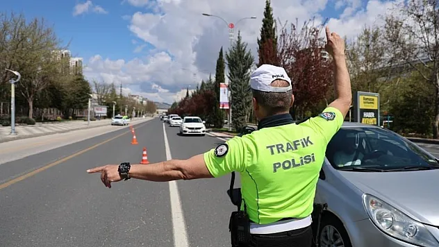 Bir haftalık sıkı denetim sonucu 187 araç trafikten men edildi