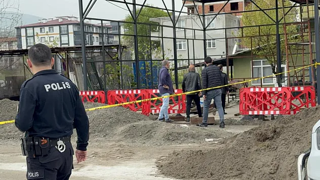 Bir Kazık İçin Dehşet Saçtı: Komşularını Tüfekle Vurdu, Başına Keser Yedi!