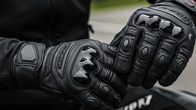 Bisiklet, motosiklet ve traktör kullananlara eldiven ve gözlük zorunluluğu